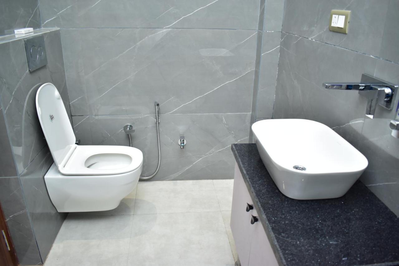 Qotel Signature Bnb-ashok Vihar Hotel