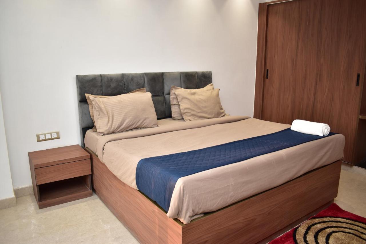 Qotel Signature Bnb-ashok Vihar Hotel