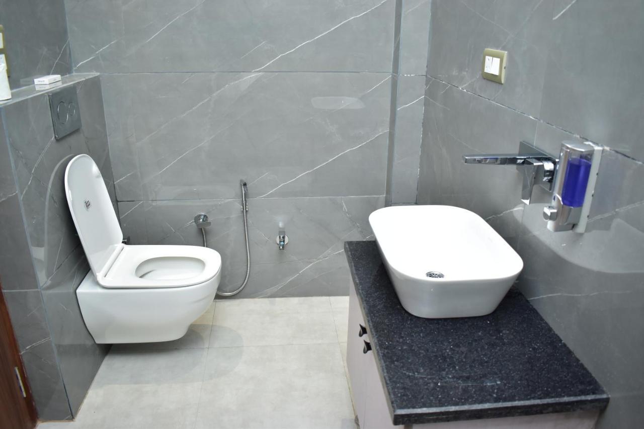 Qotel Signature Bnb-ashok Vihar Hotel