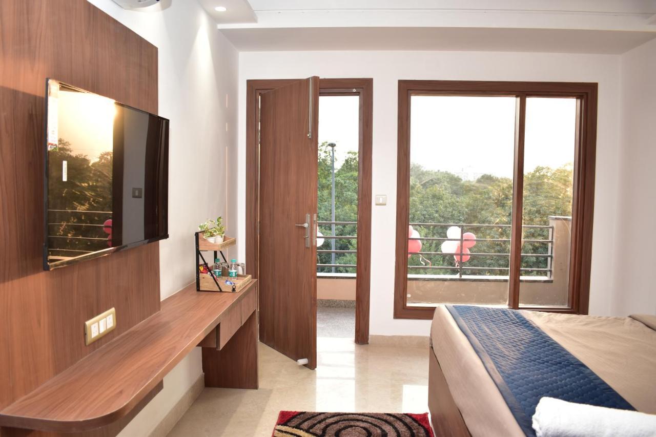 Qotel Signature Bnb-ashok Vihar Hotel