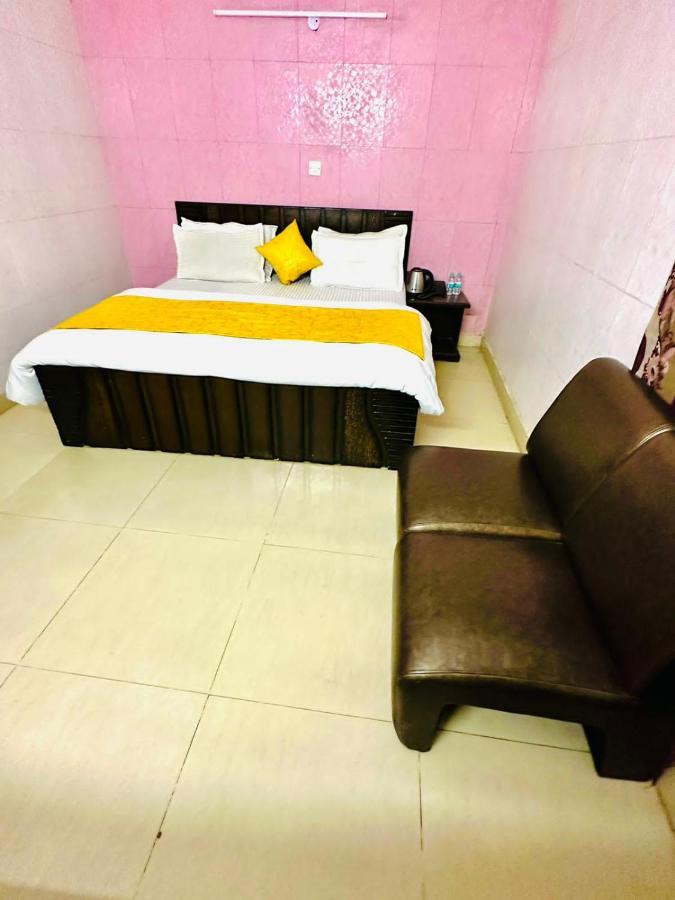 Samrat R Unit By Satwa Hotel New Delhi