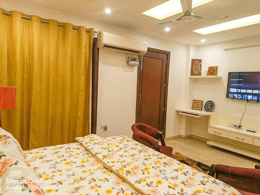 Bnbbuddy Stupendous In Shalimar Bagh * New Delhi