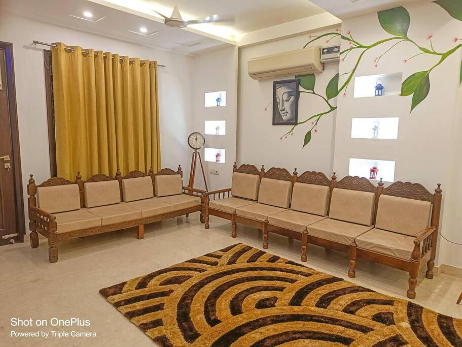 Bnbbuddy Stupendous In Shalimar Bagh Apartment New Delhi