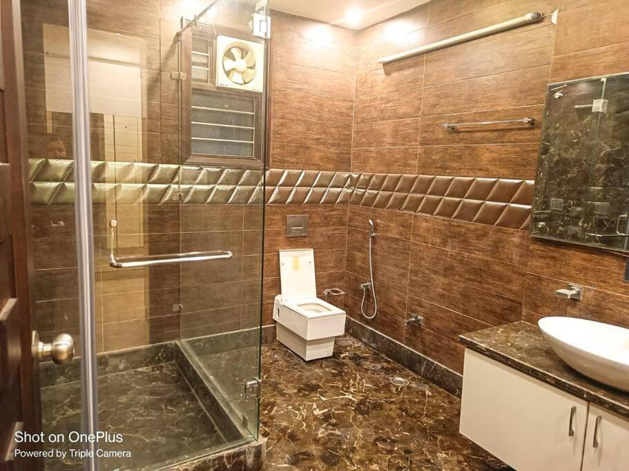 Bnbbuddy Stupendous In Shalimar Bagh Apartment New Delhi
