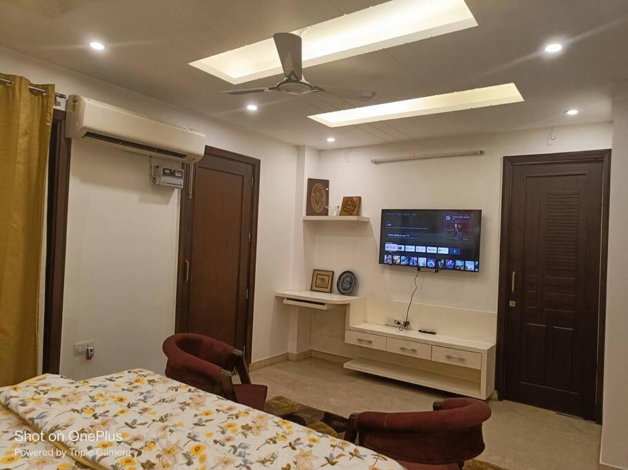Bnbbuddy Stupendous In Shalimar Bagh Apartment *