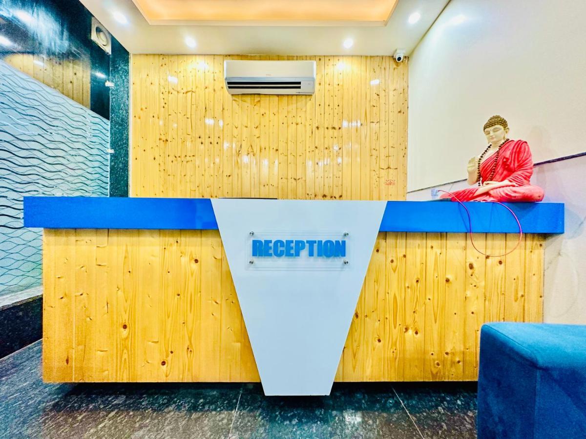 Hotel Glace Near Igi International Airport
