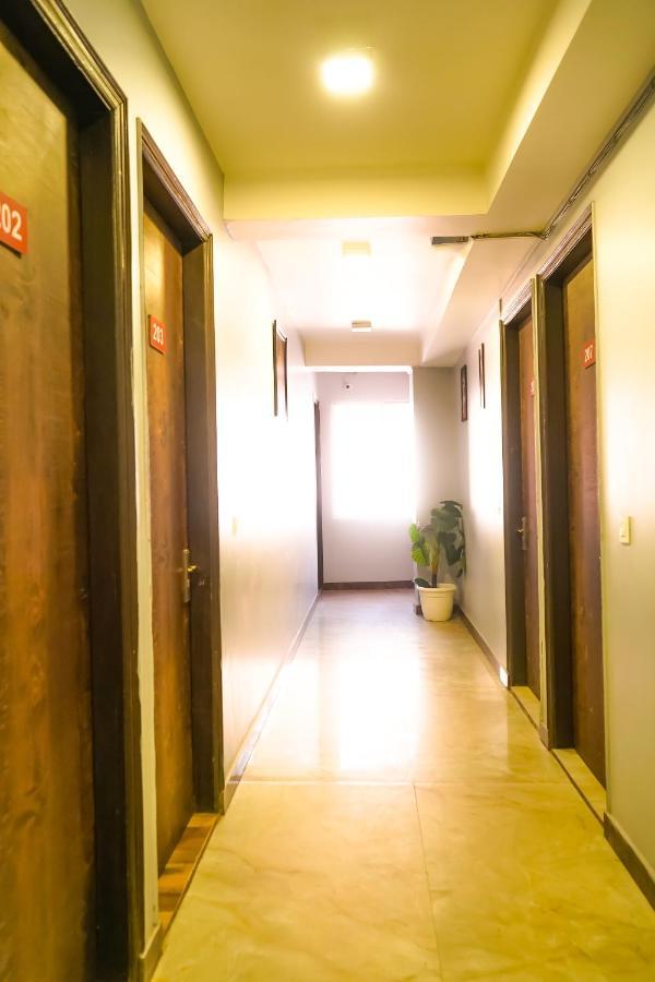 Hotel Premium Opposite Max Hospital 3*