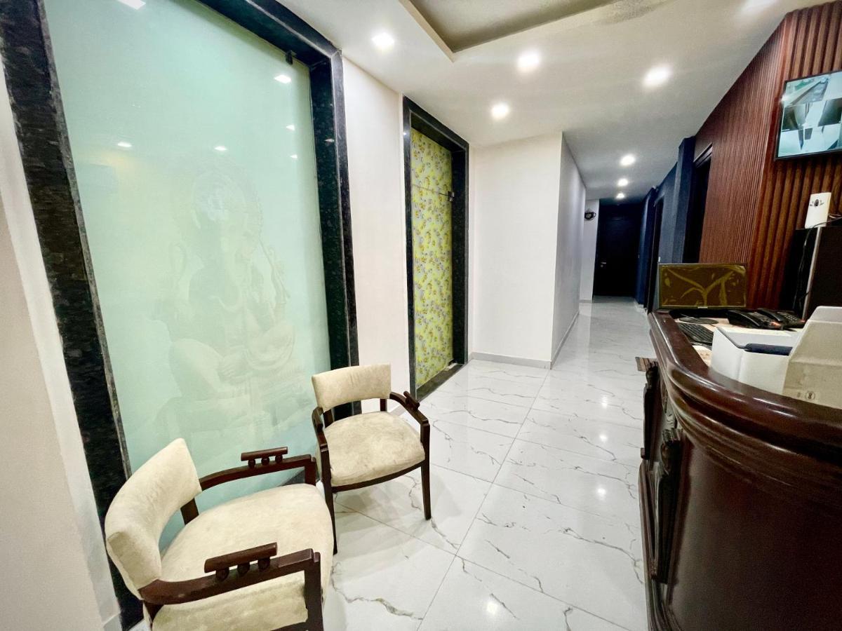 Lime Boutique Gk-1 At Kailash Colony Metro , Greater Kailash Near Eros Nehru Place * New Delhi