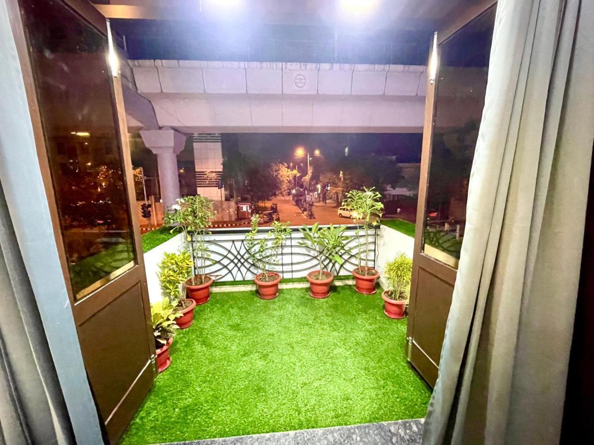 Lime Boutique Gk-1 At Kailash Colony Metro , Greater Kailash Near Eros Nehru Place *