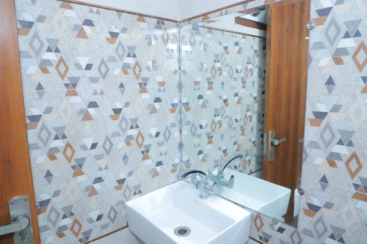 Santosh Residency * New Delhi
