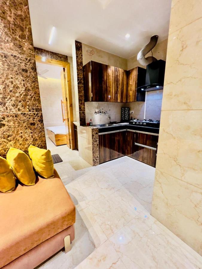 Hotel Divine Rajouri Garden New Delhi