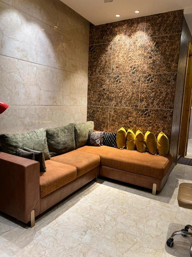 Hotel Divine Rajouri Garden