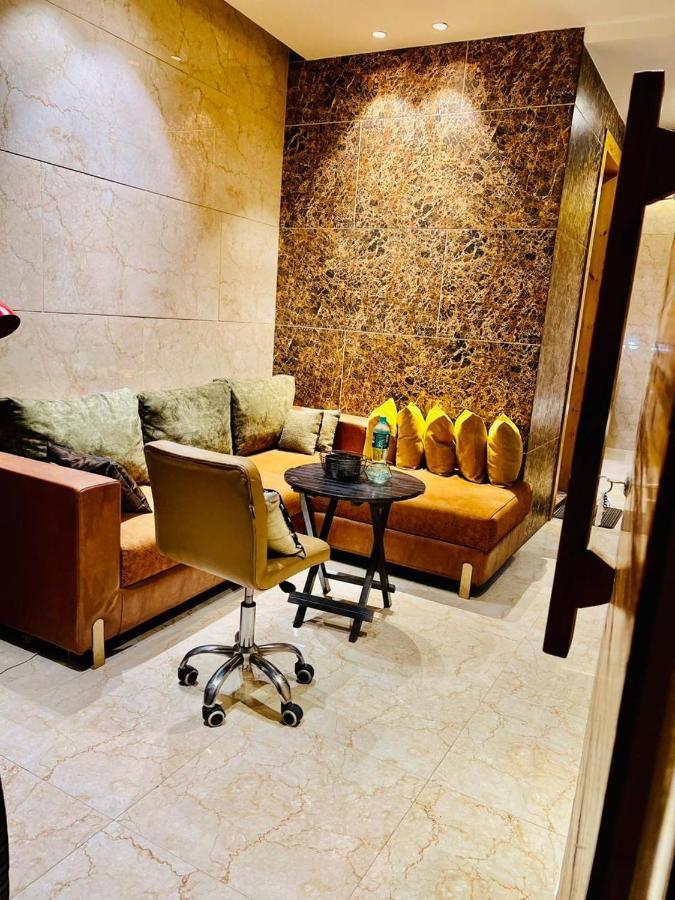 Divine Rajouri Garden Hotel New Delhi