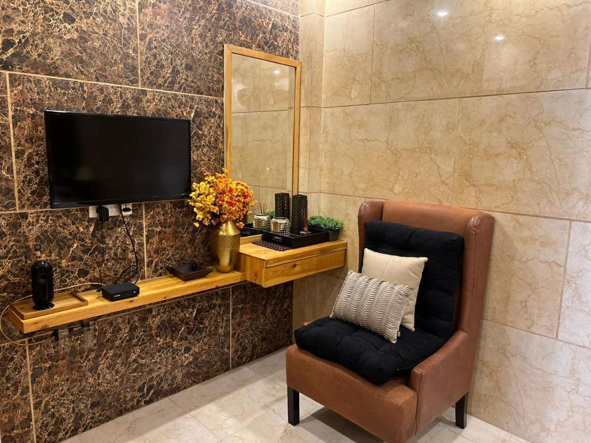 Hotel Divine Rajouri Garden
