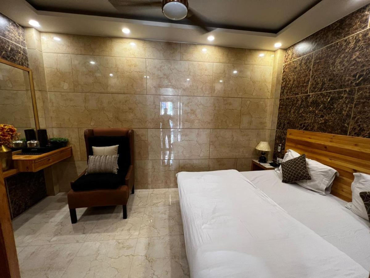 Divine Rajouri Garden Hotel