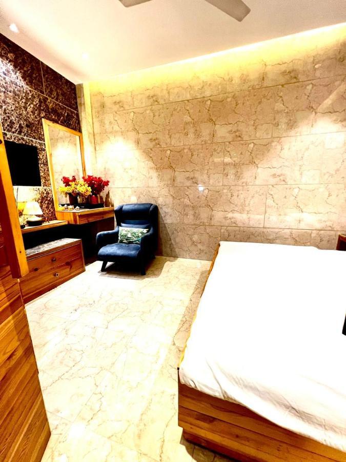 Hotel Divine Rajouri Garden