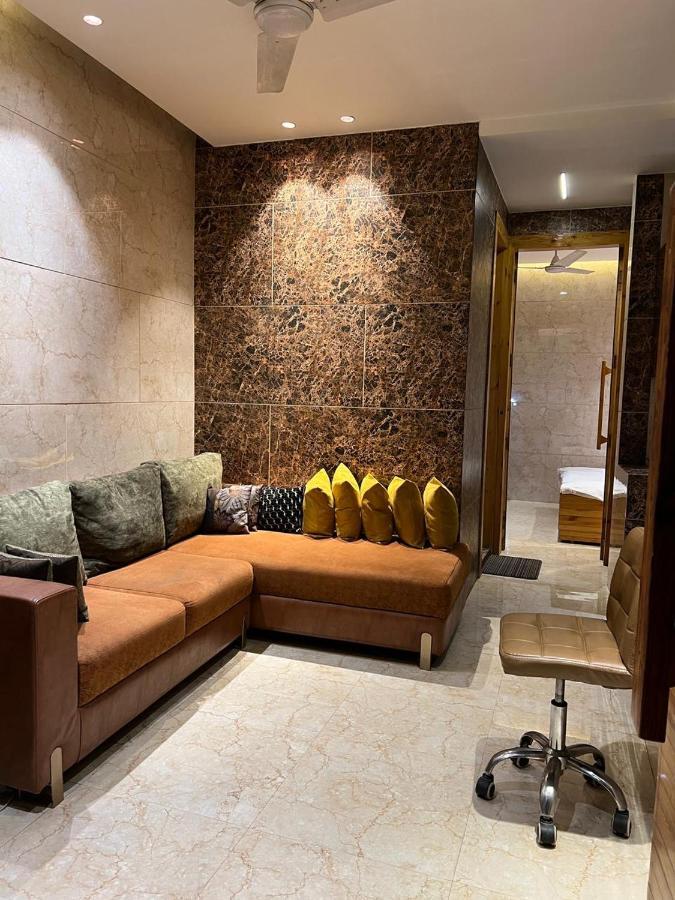 Divine Rajouri Garden 2*