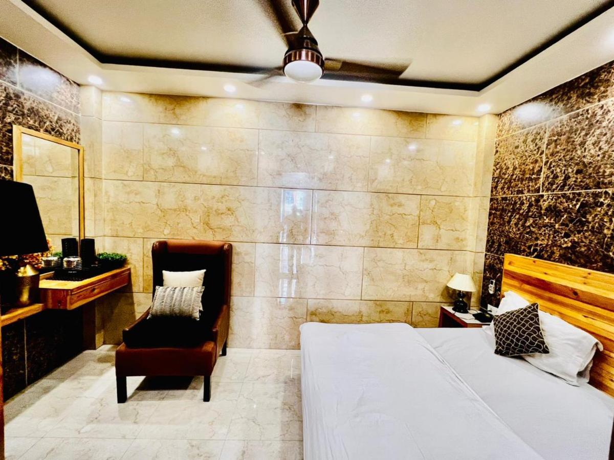 Divine Rajouri Garden Hotel
