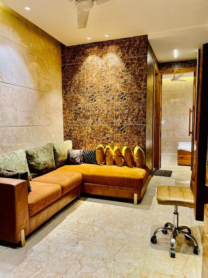 Divine Rajouri Garden 2*