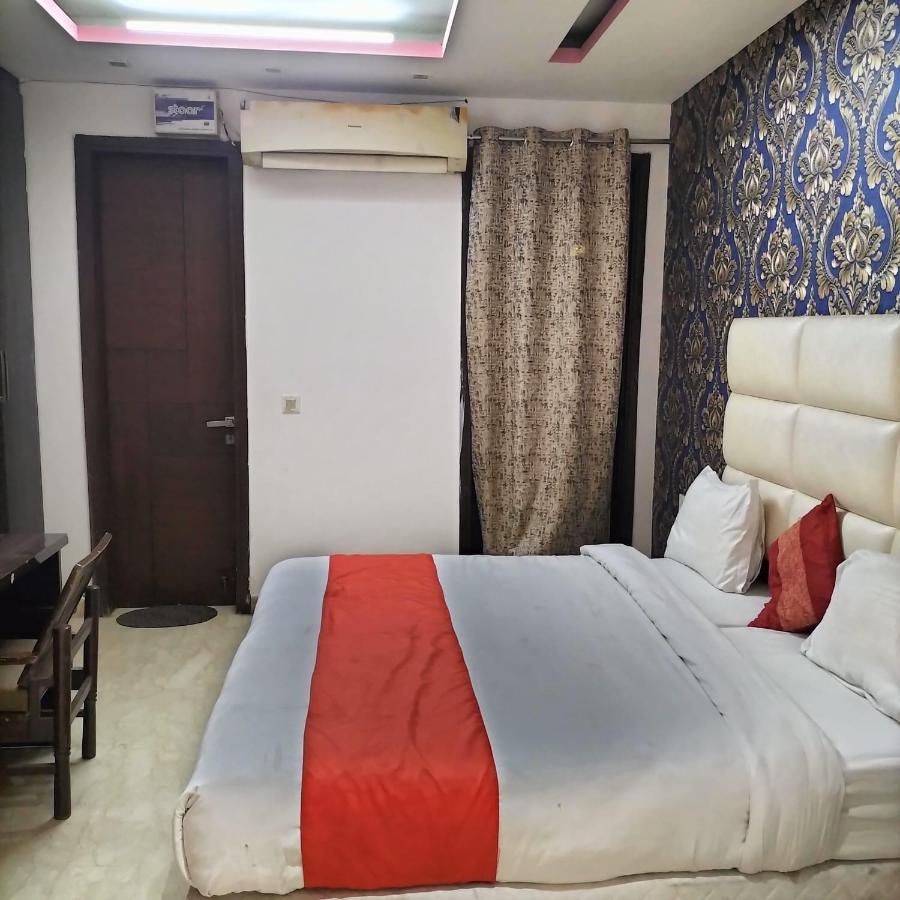 The White Rock At Kalkaji Hotel 3*