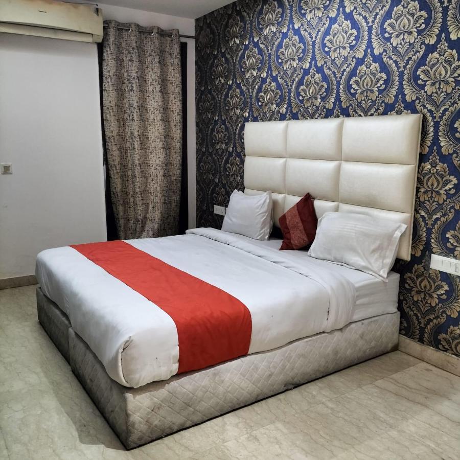Hotel The White Rock At Kalkaji New Delhi