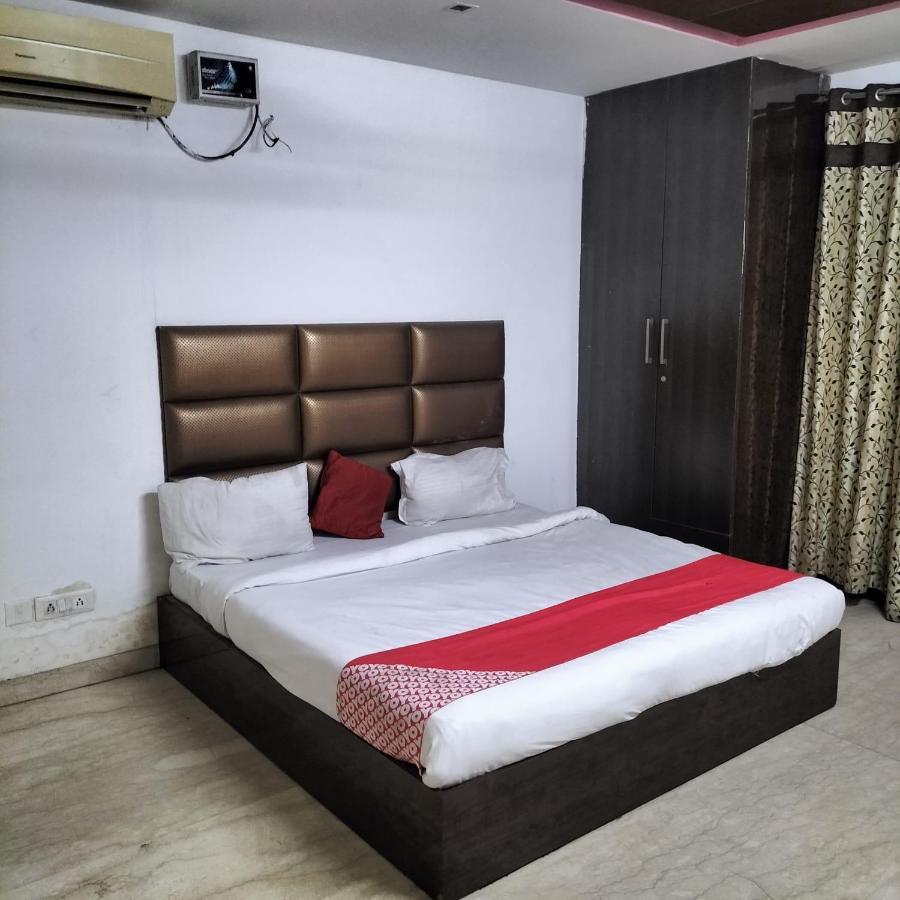 The White Rock At Kalkaji Hotel 3*