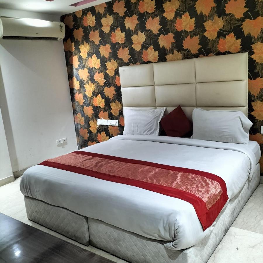 Hotel The White Rock At Kalkaji 3*