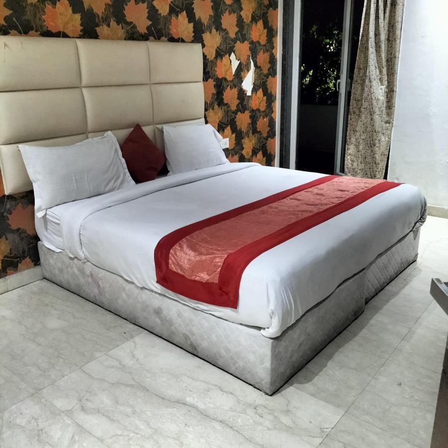 The White Rock At Kalkaji Hotel New Delhi