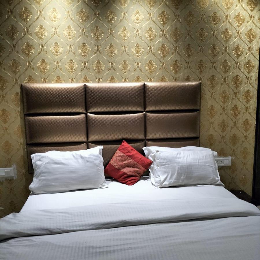 Hotel The White Rock At Kalkaji 3*