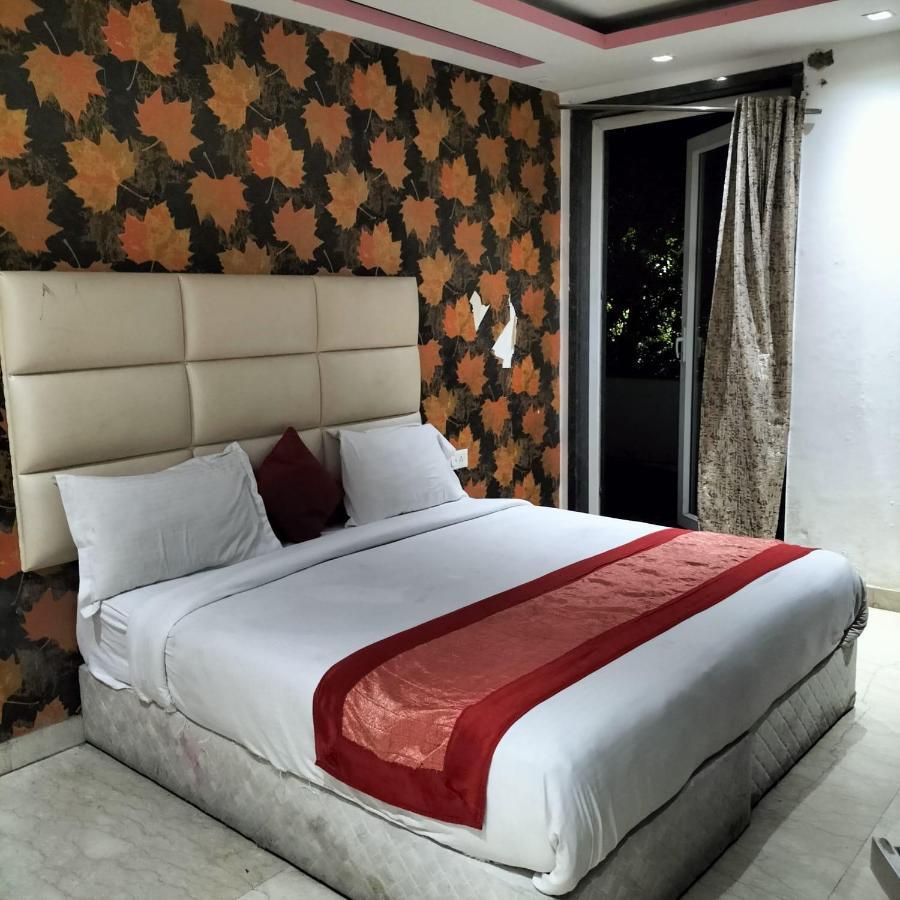 The White Rock At Kalkaji 3*