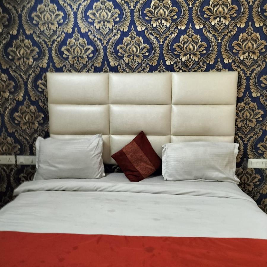 Hotel The White Rock At Kalkaji New Delhi