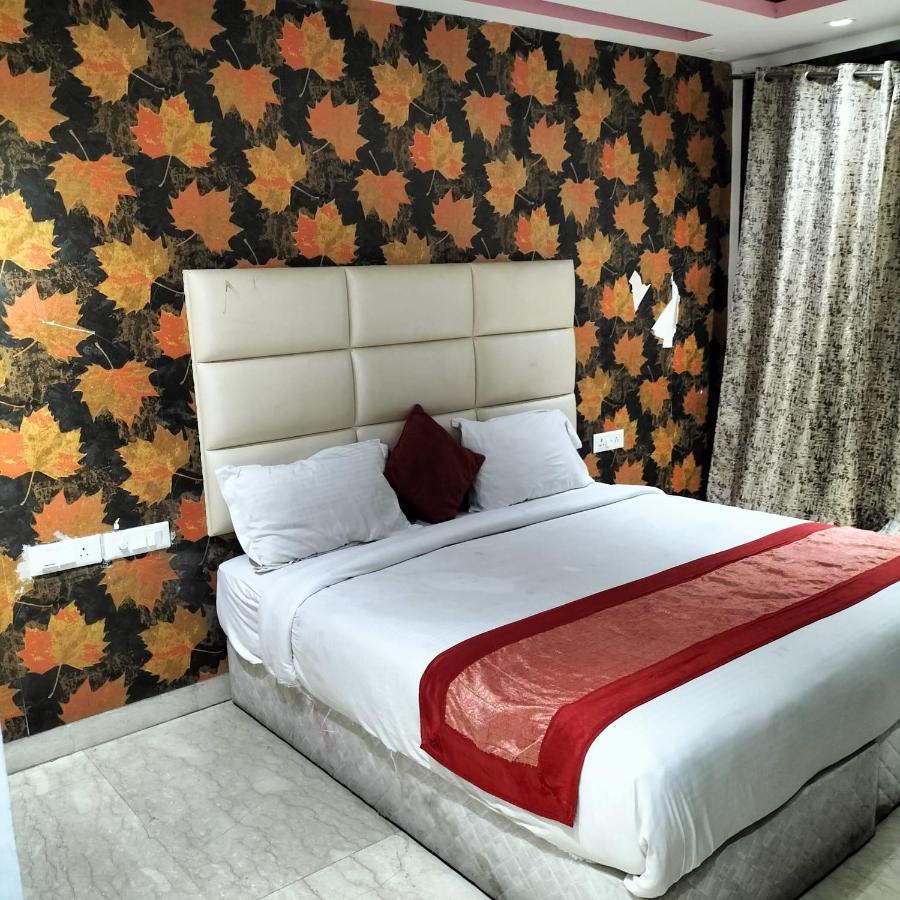 The White Rock At Kalkaji Hotel