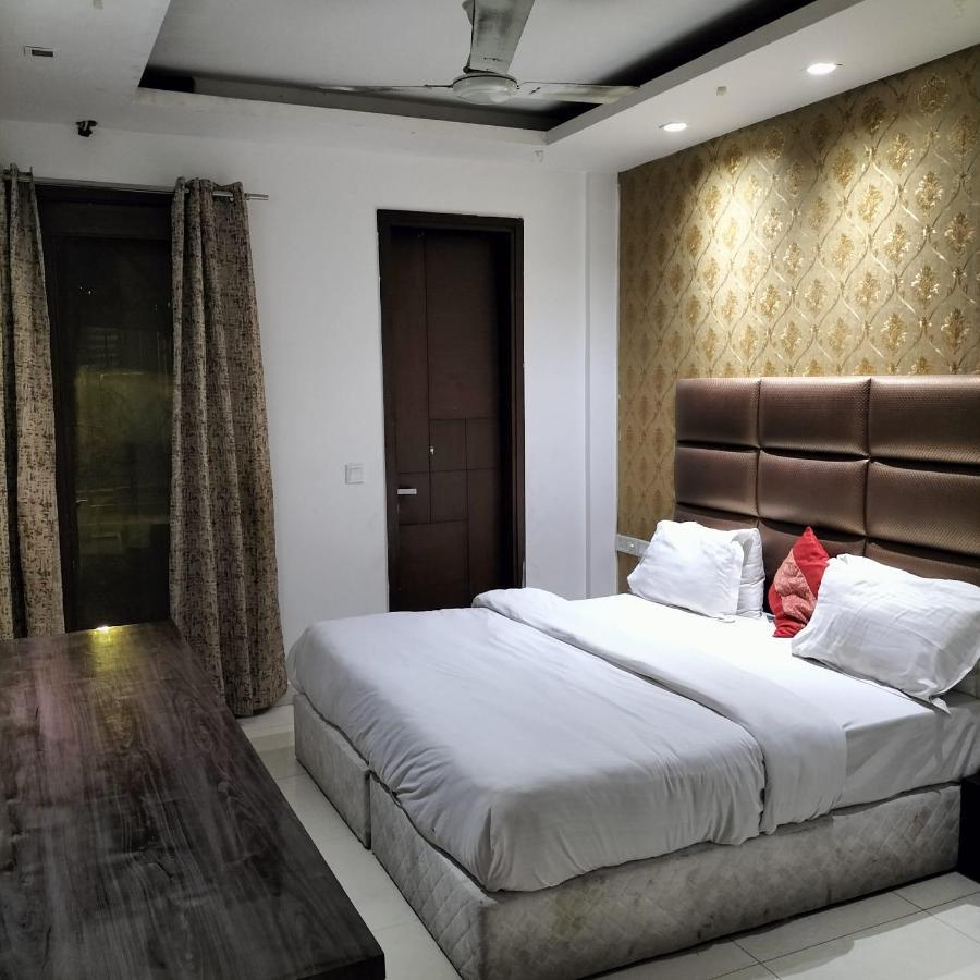 Hotel The White Rock At Kalkaji 3*