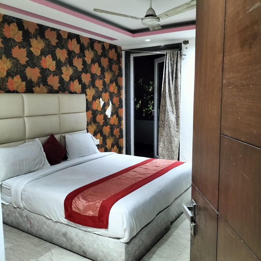 The White Rock At Kalkaji Hotel 3*