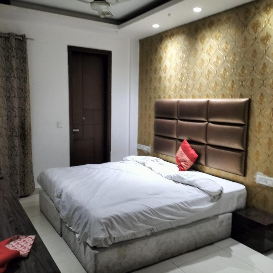 The White Rock At Kalkaji Hotel 3*