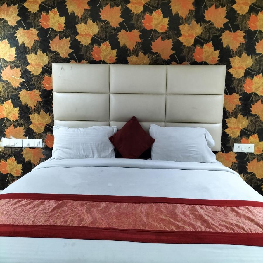 Hotel The White Rock At Kalkaji 3*