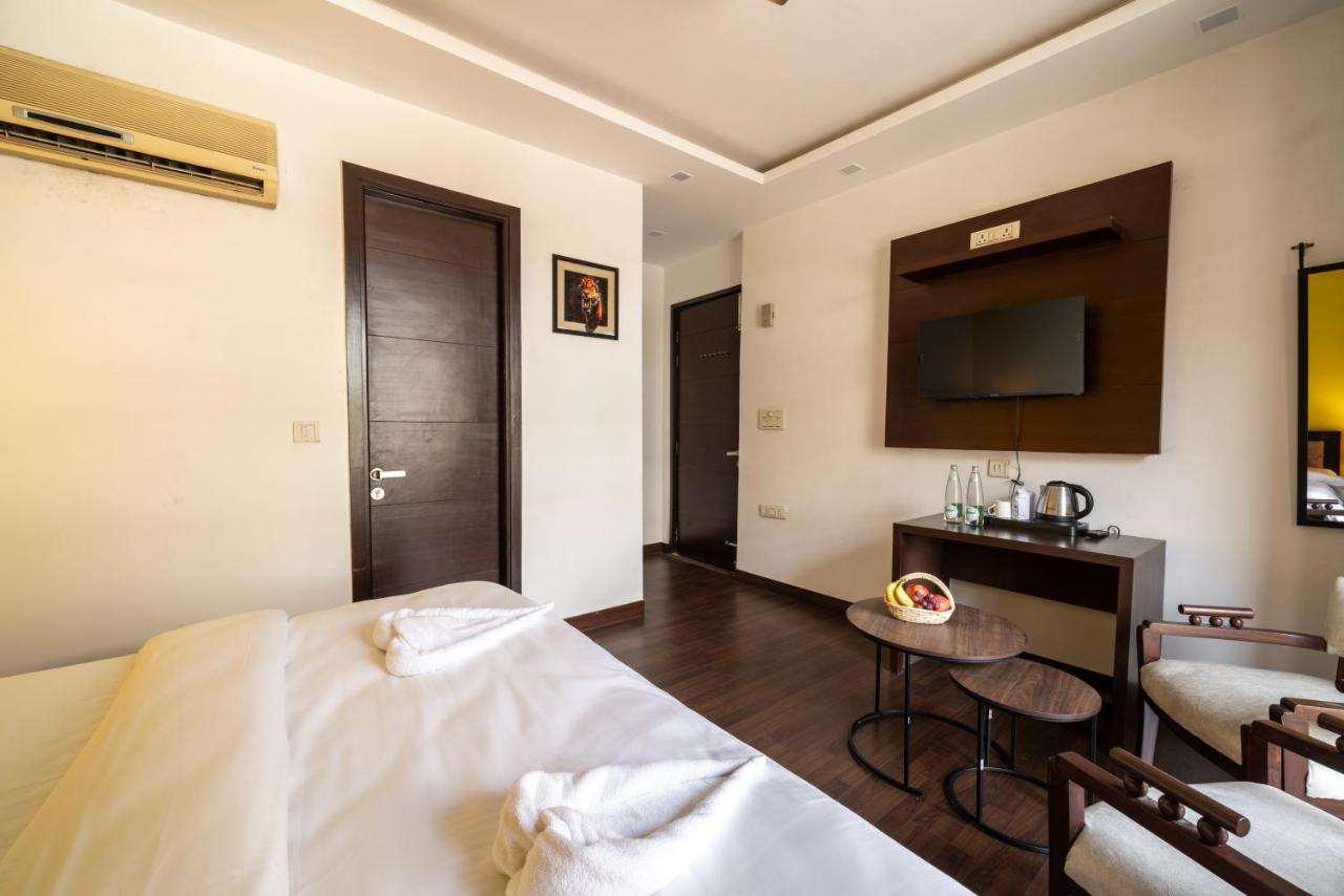 Lime Boutique Gk-1 At Kailash Colony Metro , Greater Kailash Near Eros Nehru Place * New Delhi