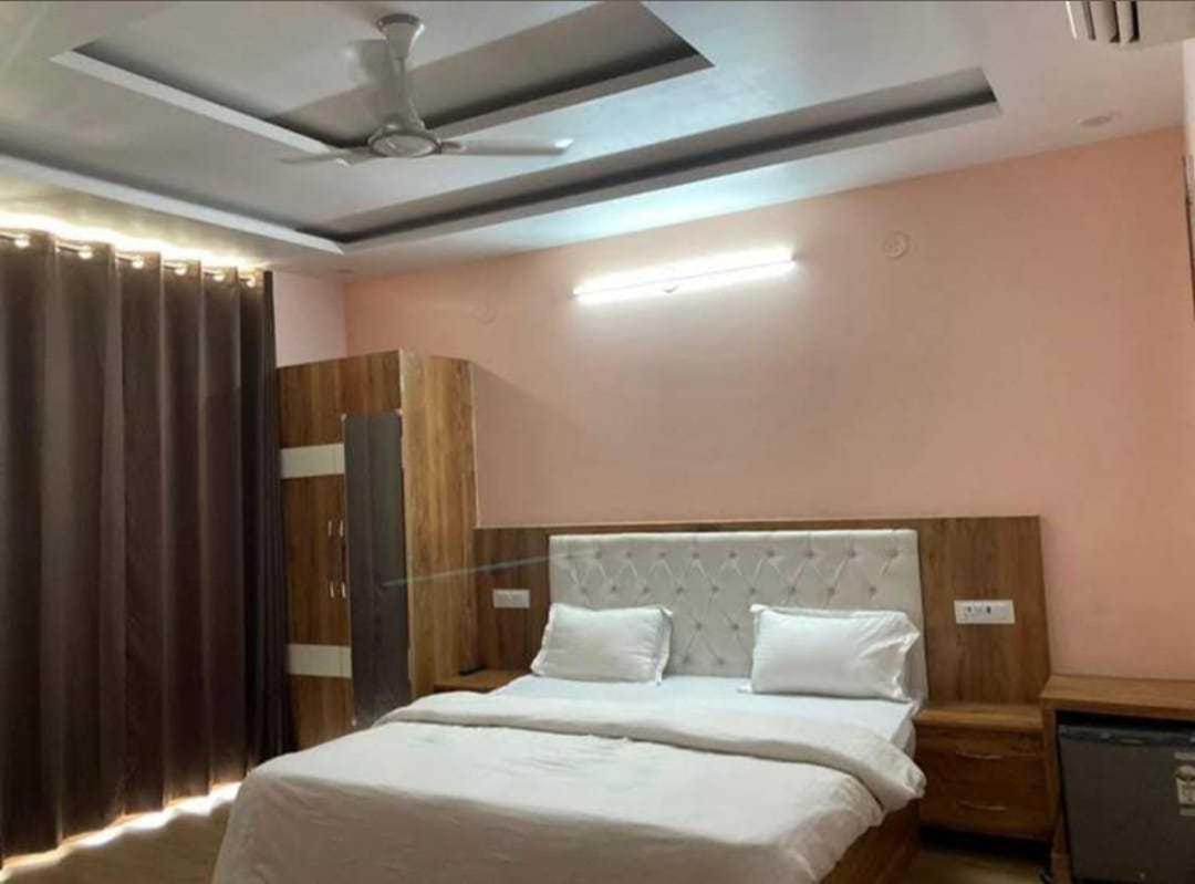 O Devansh Hotel