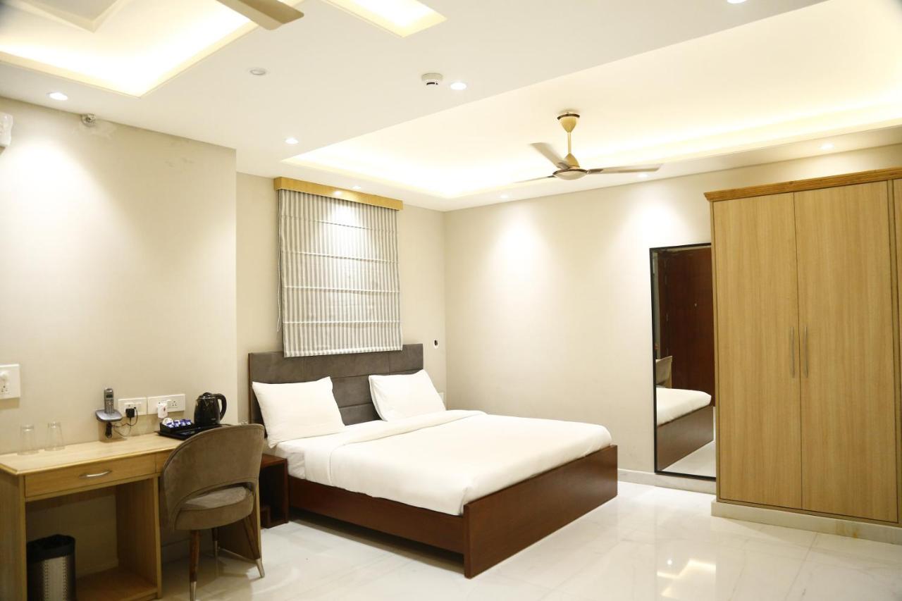 Hotel Jaiminis Landmark *