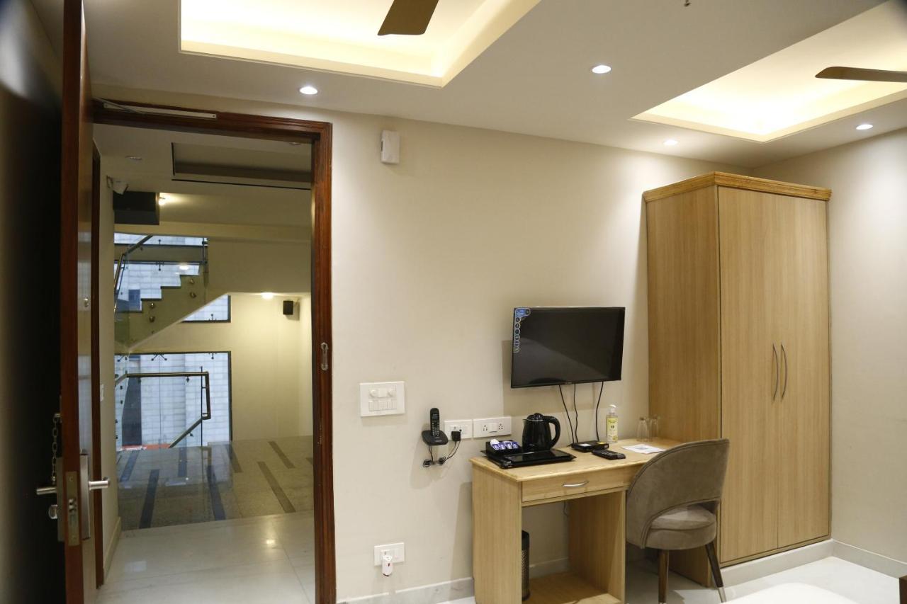Jaiminis Landmark Hotel