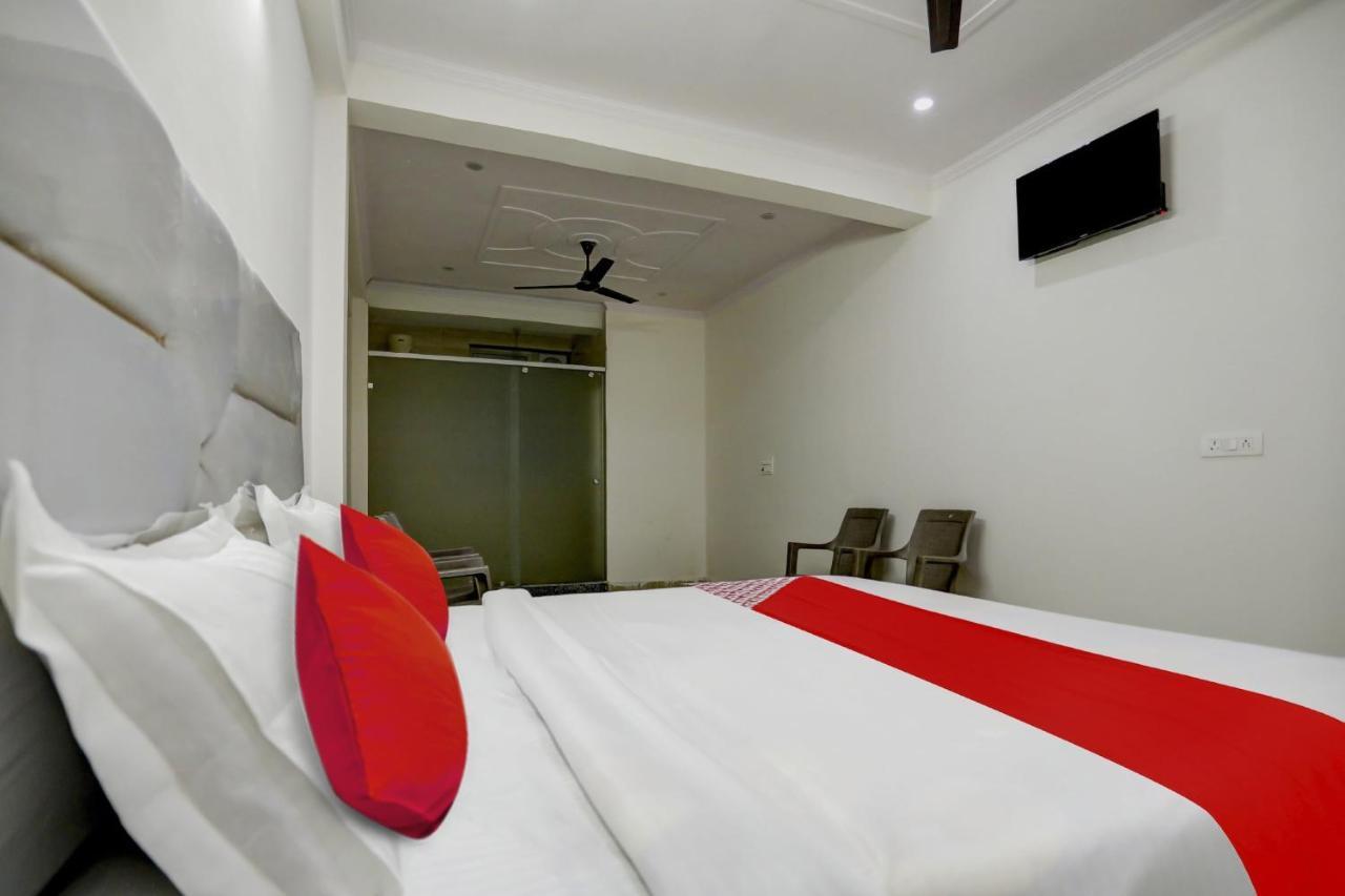 O Four Seasons Near Akshardham Hotel 3*