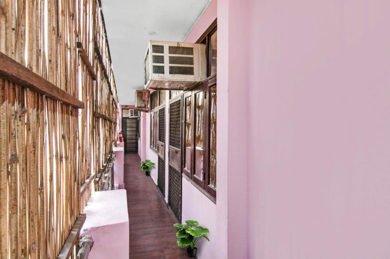 Oyo Flagship A K Galaxy Room's 3*