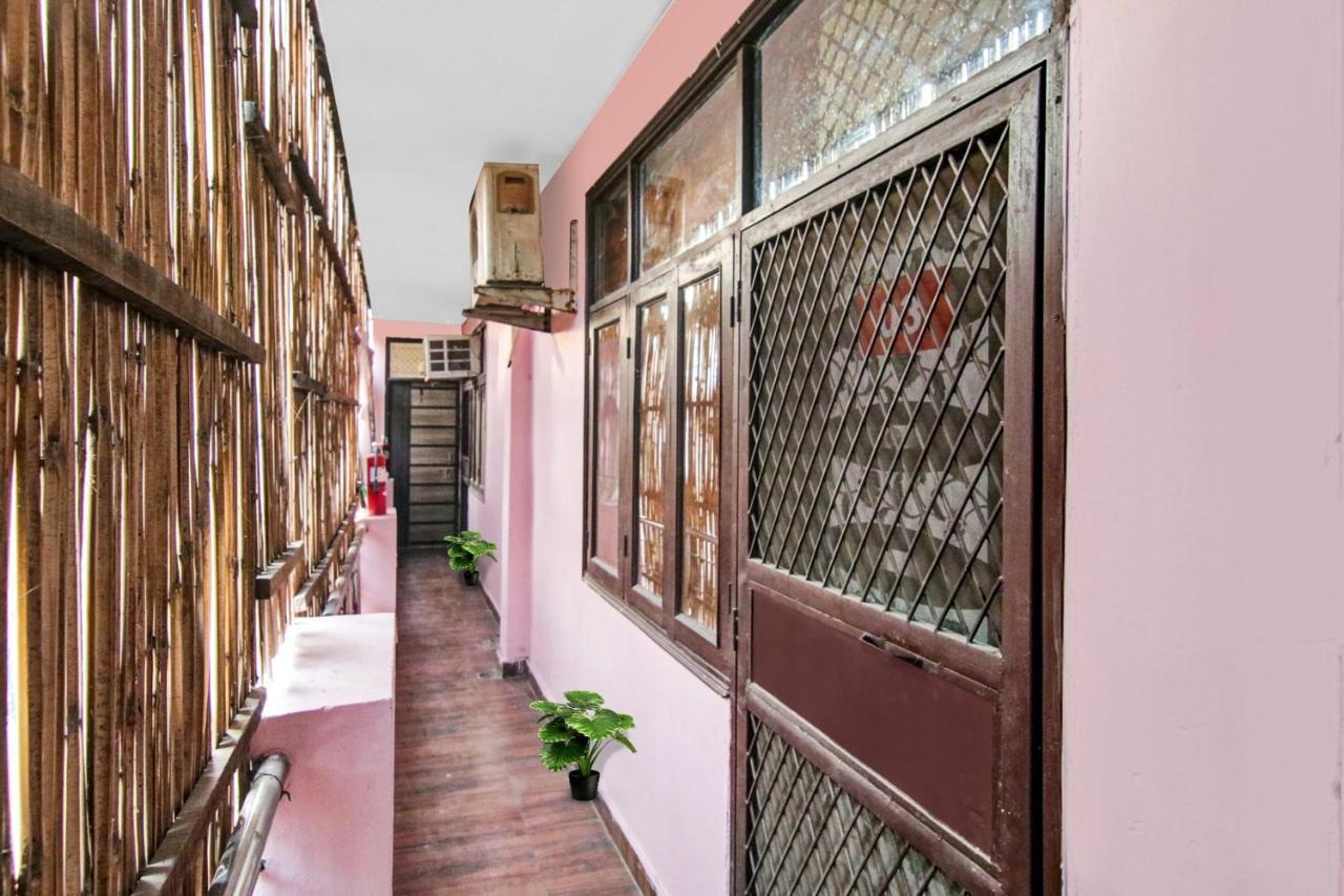 Oyo Flagship A K Galaxy Room's Hotel Nova Deli