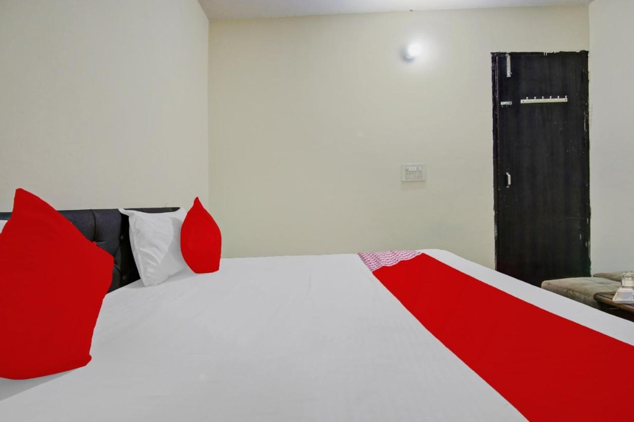 Oyo Flagship A K Galaxy Room's 3* Nova Deli