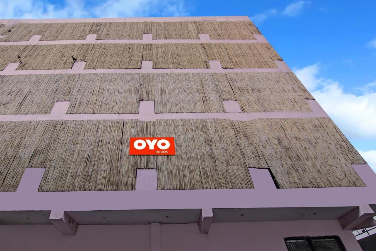 Hotel Oyo Flagship A K Galaxy Room's Nova Deli