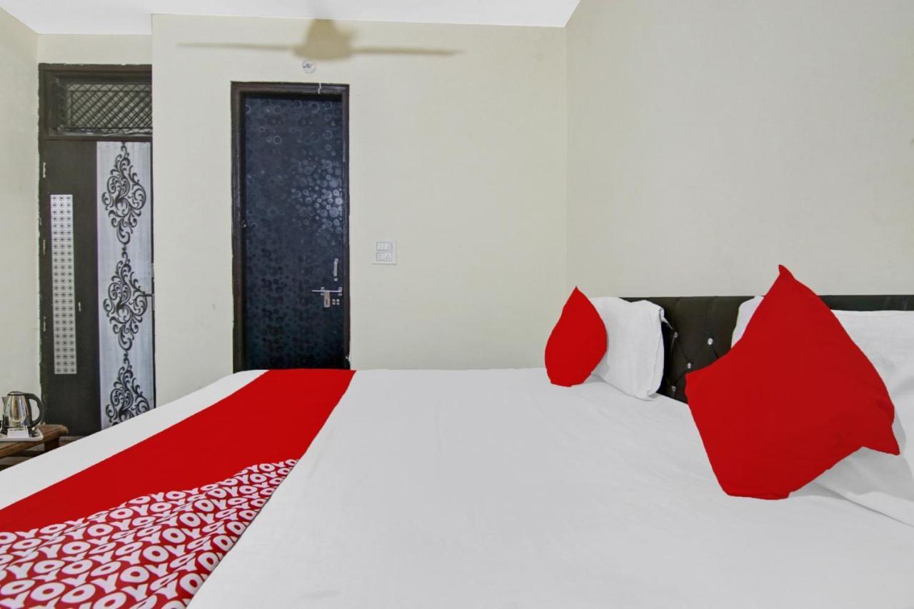 Oyo Flagship A K Galaxy Room's 3* Nova Deli
