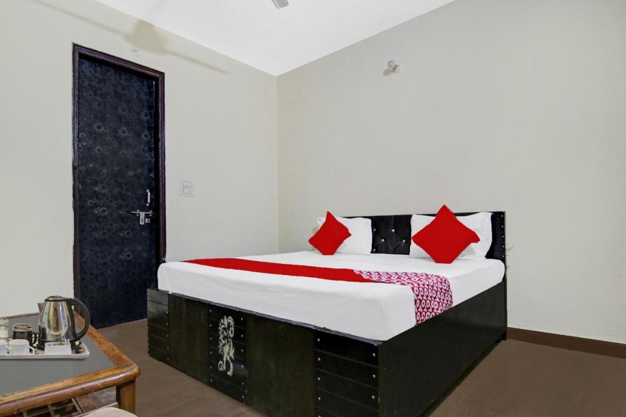 Hotel Oyo Flagship A K Galaxy Room's 3*