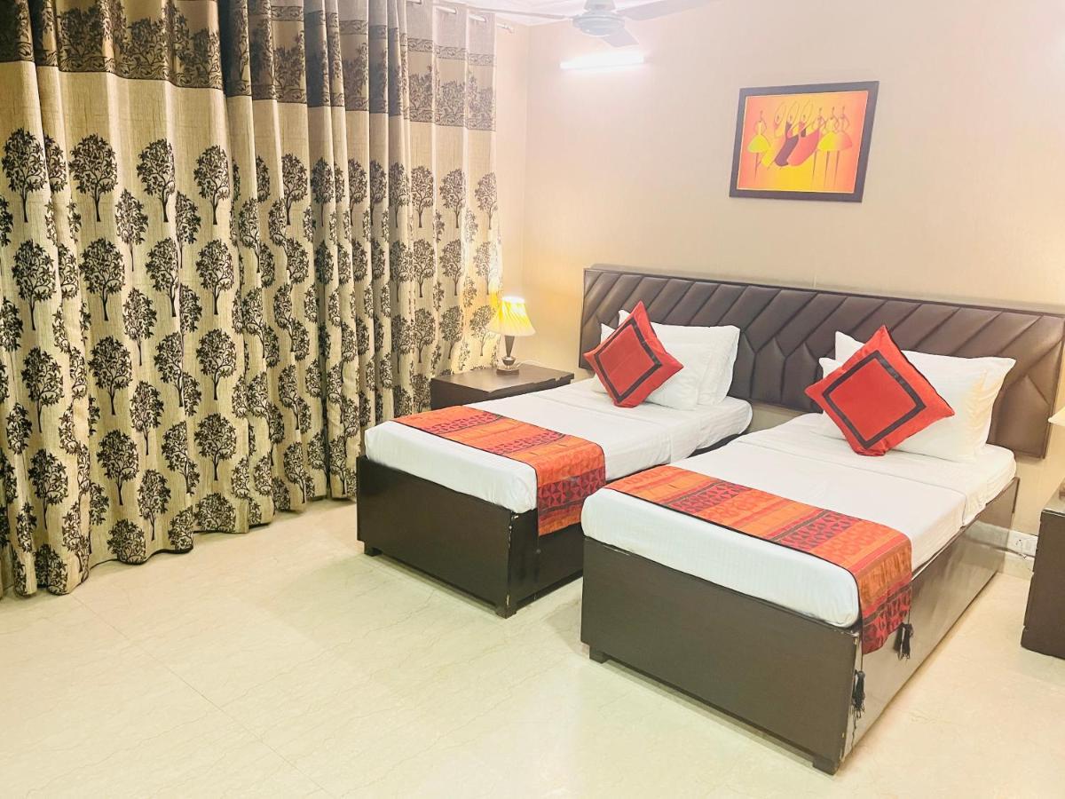 Hotel Abode Residency Safdarjung Enclave Near U S Embassy Delhi 3*