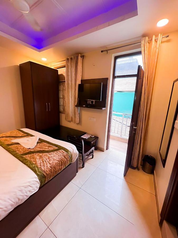 Hotel Red Stone - Aerocity New Delhi