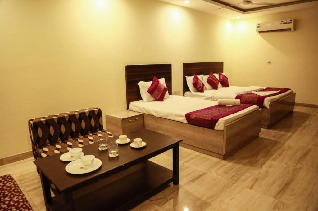Hotel Samara Kingdom Near Delhi Airport 3*